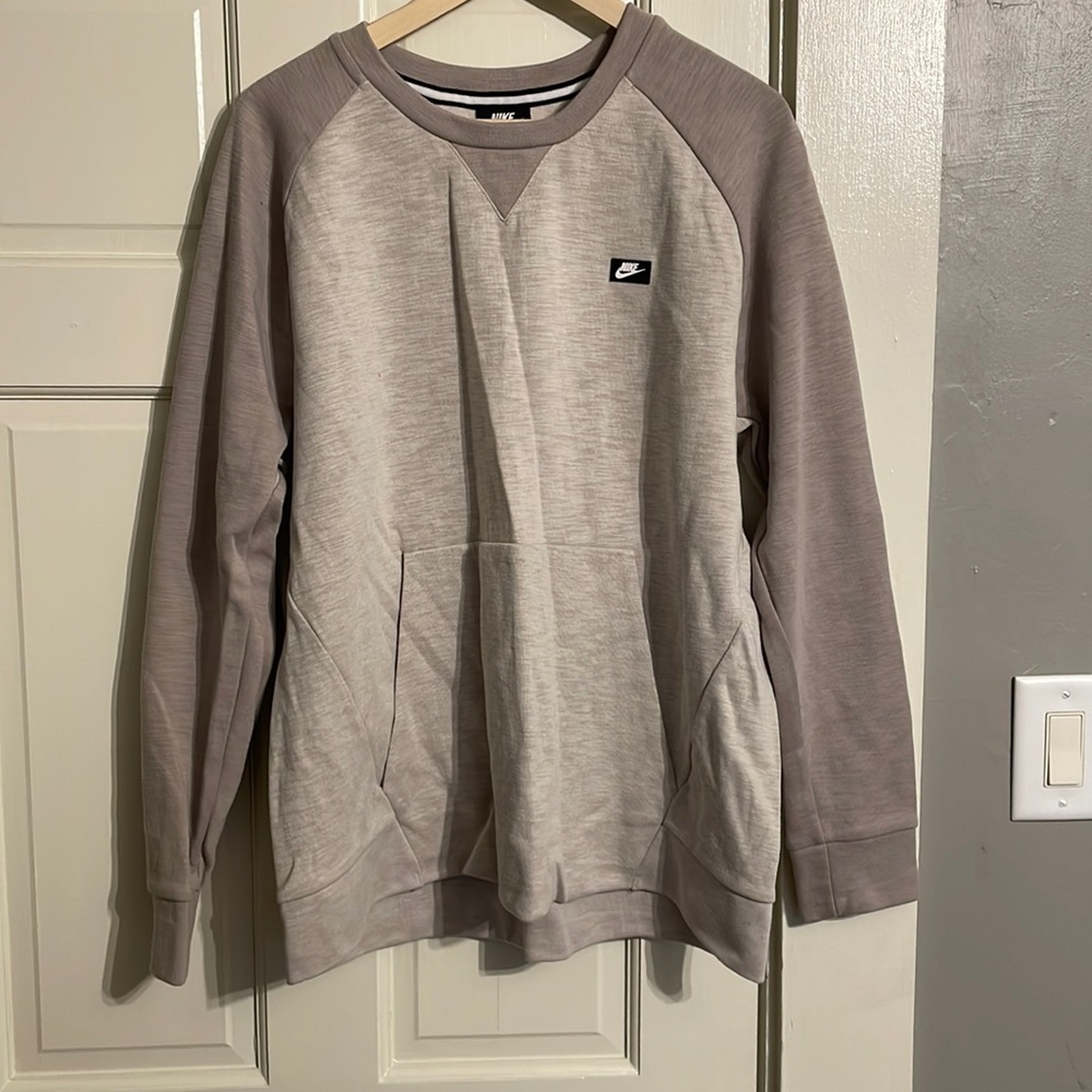 XL grey and white Nike sweatshirt